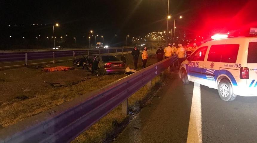 Ankara'da kontrolden çıkan otomobil bariyerlere çarptı: 2 ölü, 5 yaralı