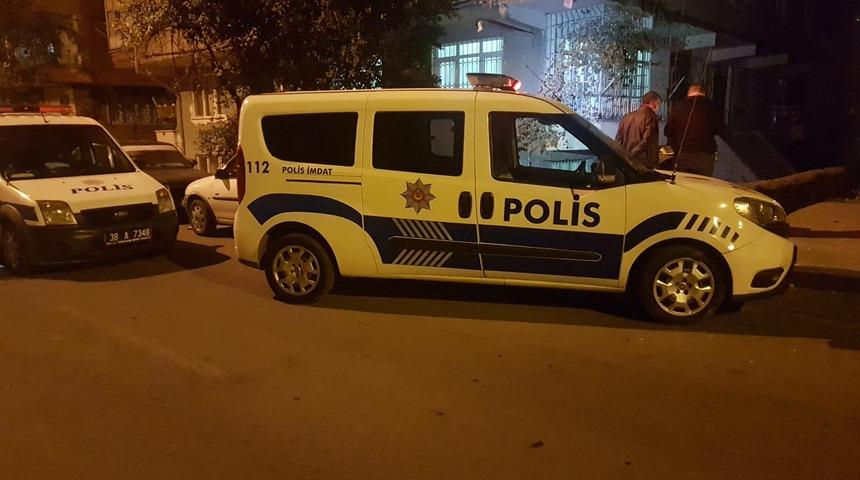 Kayseri'de boşanma aşamasındaki eşiyle tartışınca kendisini vurdu