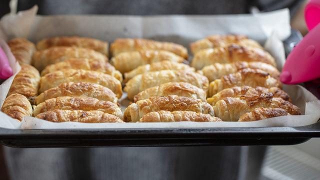 Anne eli değmiş gibi çıtır börek yapmanın sırrı bu sosta saklı! 