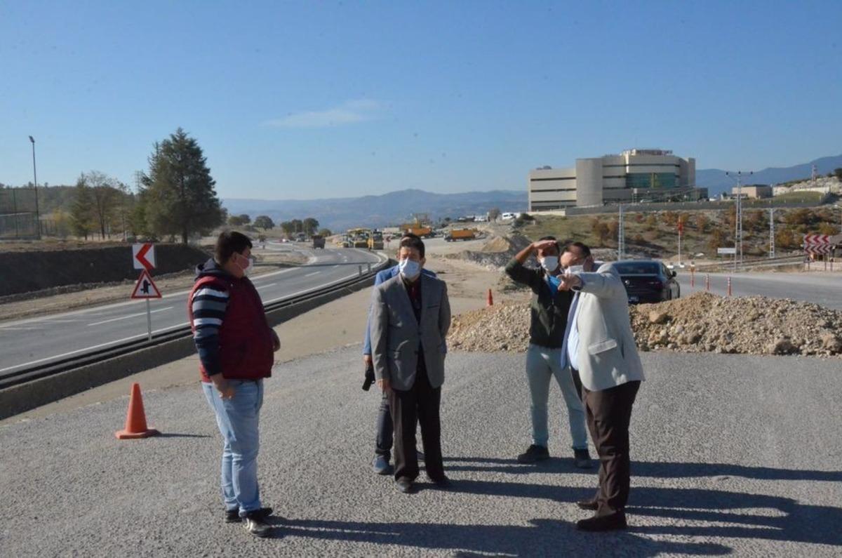 Yol ve kavşak &ccedil;alışmaları il&ccedil;e giriş ve &ccedil;ıkış g&uuml;zergahını değiştirdi