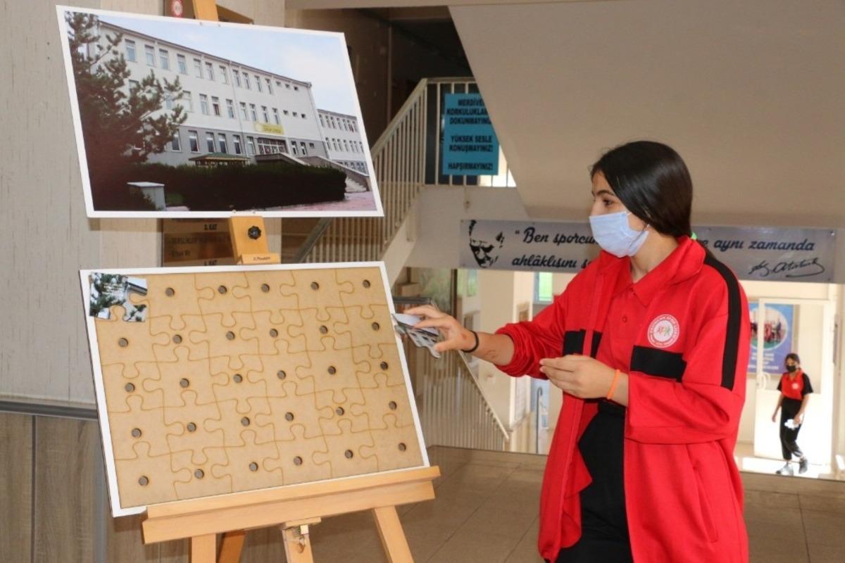 Erzincan Spor Lisesi &ouml;ğrencileri yap-boz ile okulun fotoğrafını oluşturdular