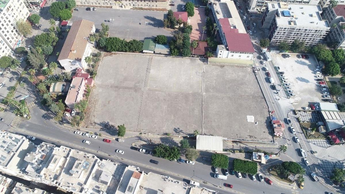 Tevfik Sırrı G&uuml;r Lisesi yanında 2 katlı otopark ve meydan &ccedil;alışmaları başladı