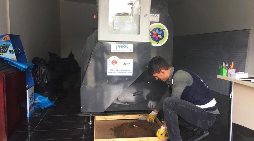 Keçiören’de organik atık getirene organik gübre hediye