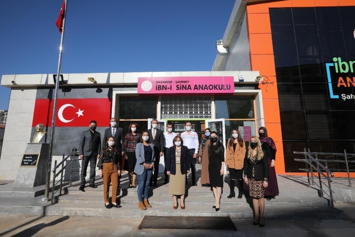 Başkan Fatma Şahin, &ouml;ğrencilere masal okudu