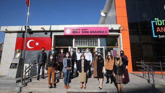 Başkan Fatma Şahin, öğrencilere masal okudu