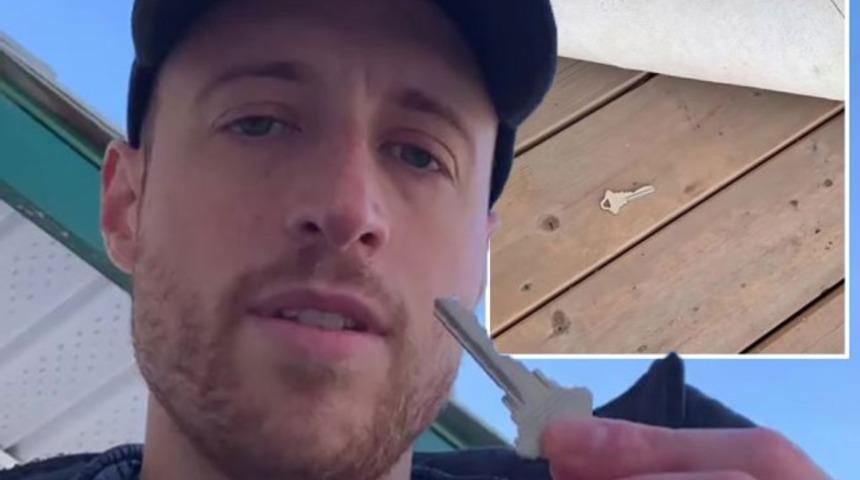 Hırsızların hayatını değişsin diye anahtarı paspasın altına bırakıyor