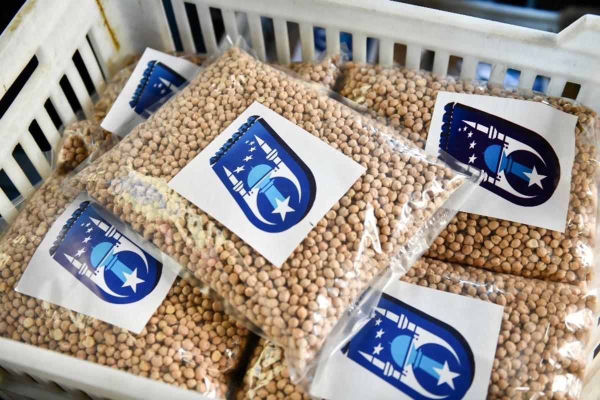 Ankara B&uuml;y&uuml;kşehir 163 bin aileye gıda paketi ile 300 TL&rsquo;lik alışveriş kartı dağıtımına başladı