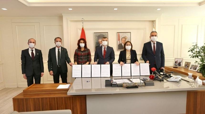 Gaziantep&rsquo;te h&uuml;k&uuml;ml&uuml;leri topluma kazandıracak protokol