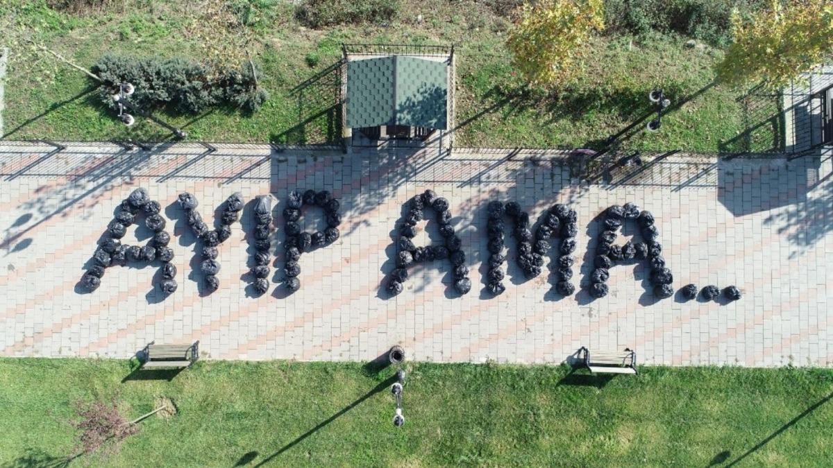 Toplanan &ccedil;&ouml;plerle &ldquo;Ayıp Ama&rdquo; yazdılar