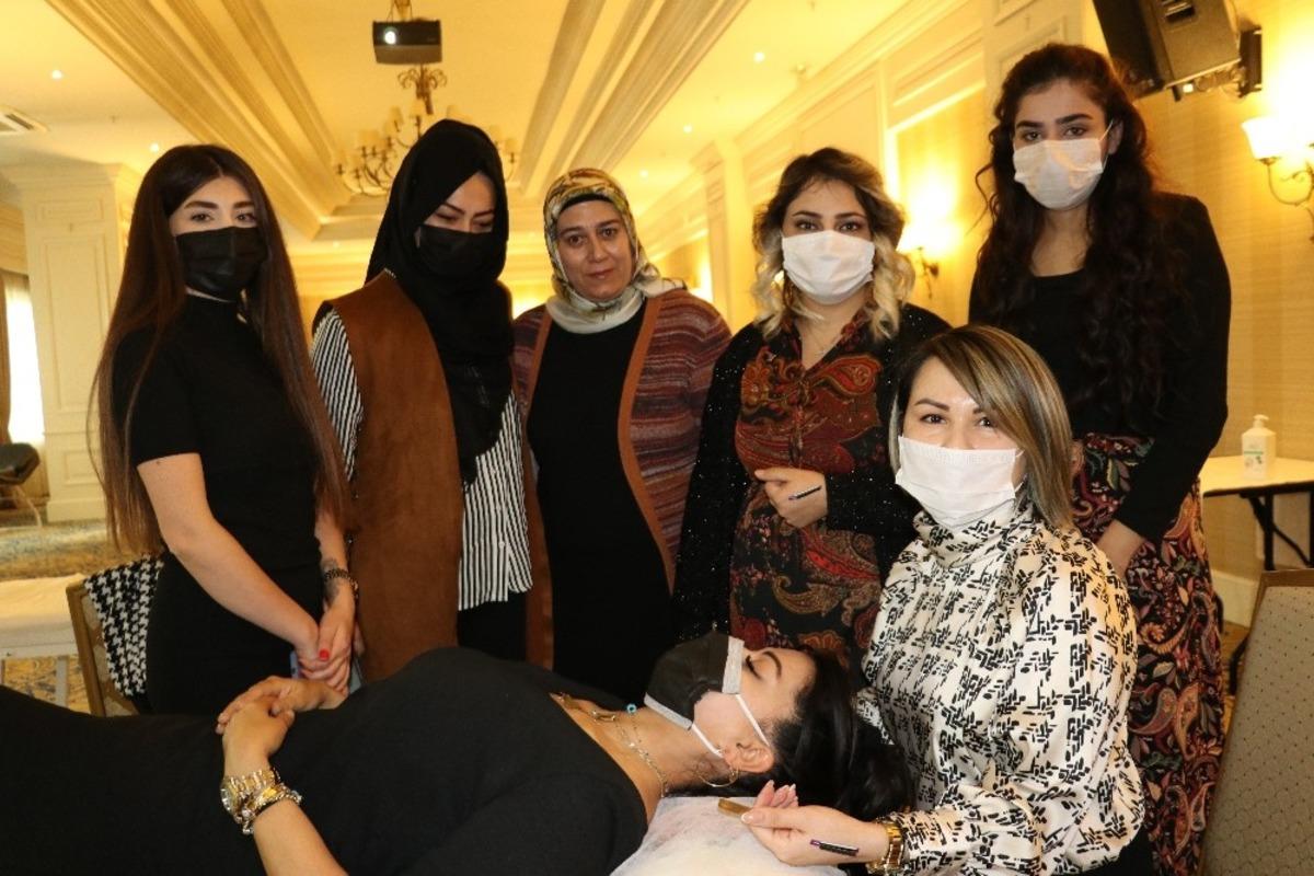 Vanlı kuaf&ouml;r ve g&uuml;zellik merkezlerine microblading ve kirpik eğitimi