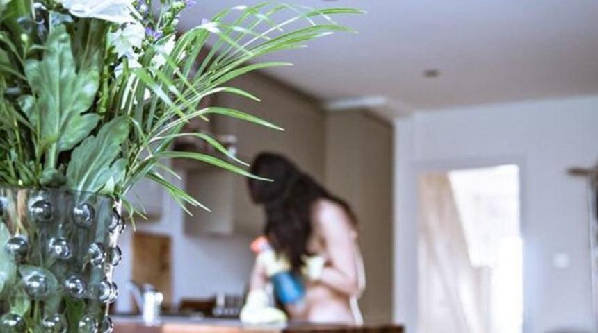 Bu işin tek bir kuralı var! Çıplak temizlik yapıp saate 455 lira kazanıyor