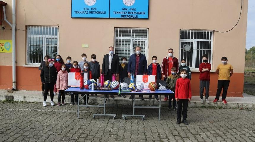 Okullara spor malzemesi desteği devam ediyor