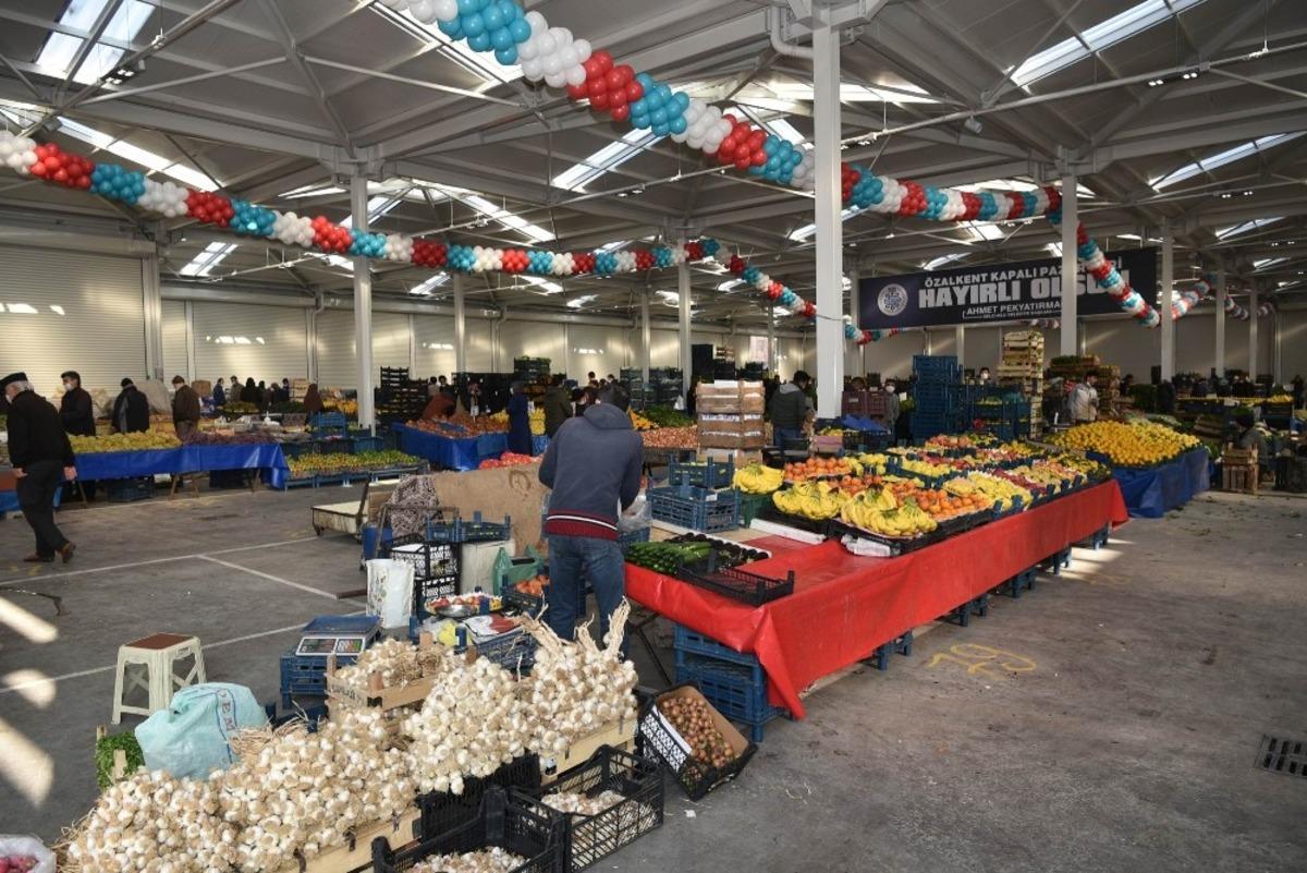 Sel&ccedil;uklu&rsquo;da &Ouml;zalkent Kapalı Pazar Yeri a&ccedil;ıldı