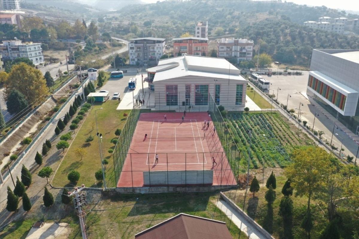 Gen&ccedil;lik ve Spor Bakanlığından Manisa&rsquo;ya modern tenis kortları