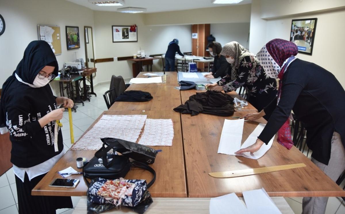 Belde Evleri&rsquo;nde hem &ouml;ğreniyorlar hem de sosyalleşiyorlar