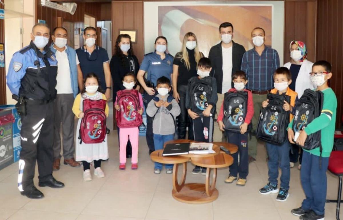 Erdemli polisinden eğitime destek