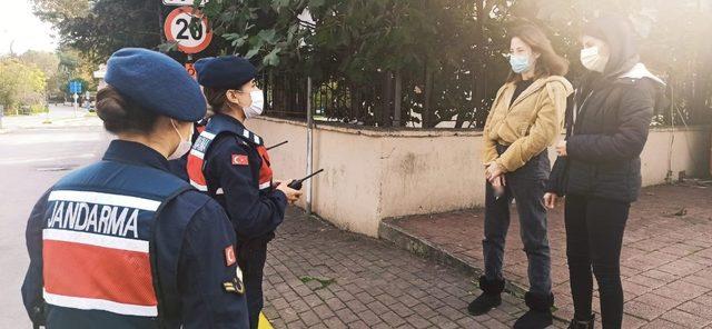 Jandarmadan Sarıyer’de maske ve sigara denetimi