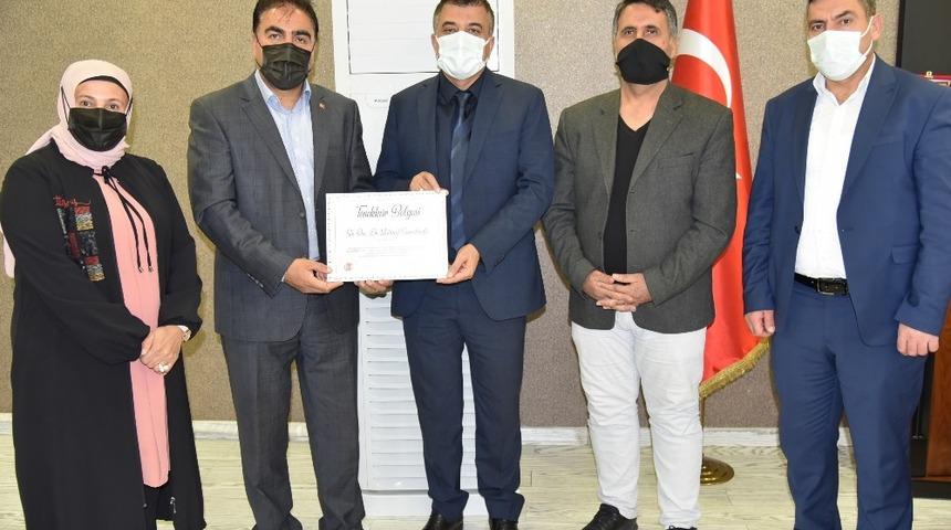 Başkan Yazlık&rsquo;tan Sağlık M&uuml;d&uuml;r&uuml; S&uuml;nnet&ccedil;ioğlu&rsquo;na teşekk&uuml;r belgesi
