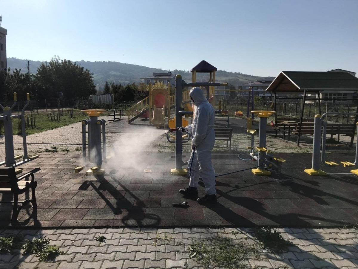 Parklar &ccedil;ocuklar i&ccedil;in dezenfekte ediliyor