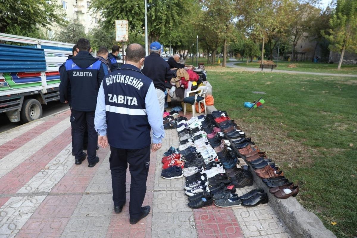 Diyarbakır&rsquo;da zabıta ekipleri yol ve kaldırım işgaline son verdi