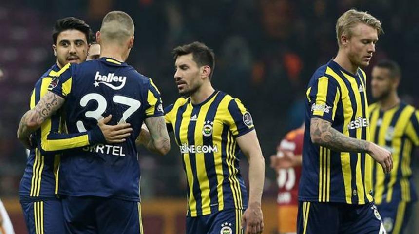 Futbolcuların gece hayatı Fenerbahçe'yi yıktı!