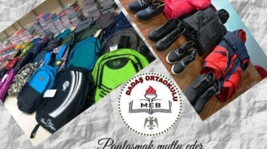 &ldquo;Paylaşmak Mutlu Eder&rdquo; sloganıyla &ouml;ğrencilere yardım ettiler