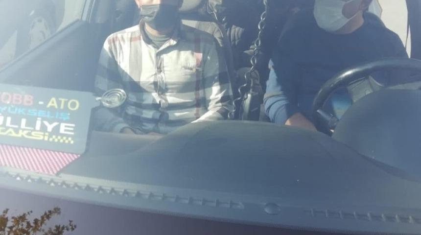 TEM&rsquo;de durdurulan ticari taksiden 5 d&uuml;zensiz g&ouml;&ccedil;men &ccedil;ıktı