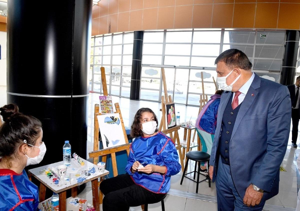 &lsquo;B&uuml;y&uuml;k y&uuml;rekli ressamlar buluşuyor&rsquo; programı ger&ccedil;ekleştirildi