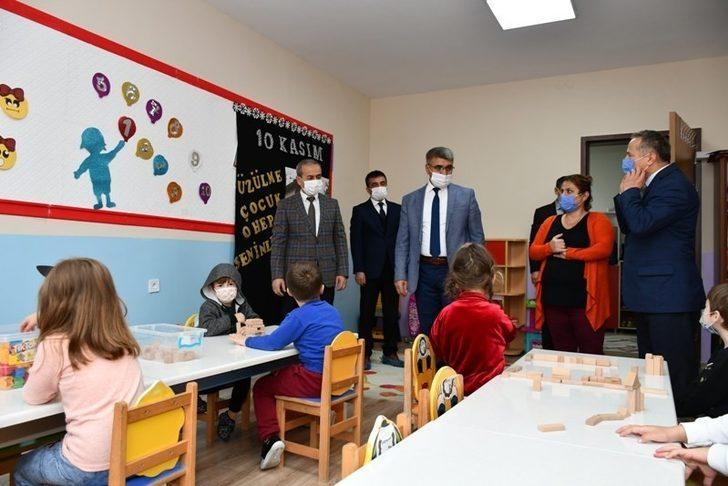 Vali Gürel minik öğrencilerle buluştu G2