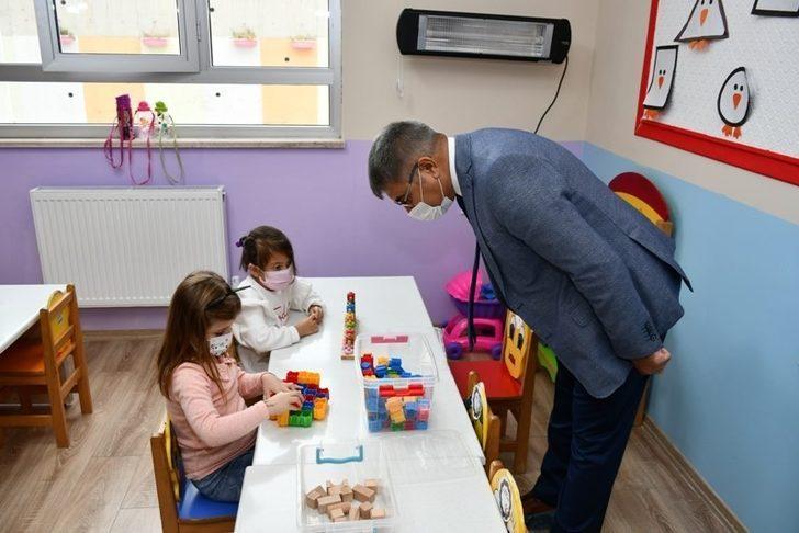 Vali Gürel minik öğrencilerle buluştu G3