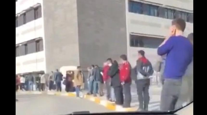 İstanbul'da hastanede metrelerce korona testi kuyruğu iddiası! Açıklama geldi