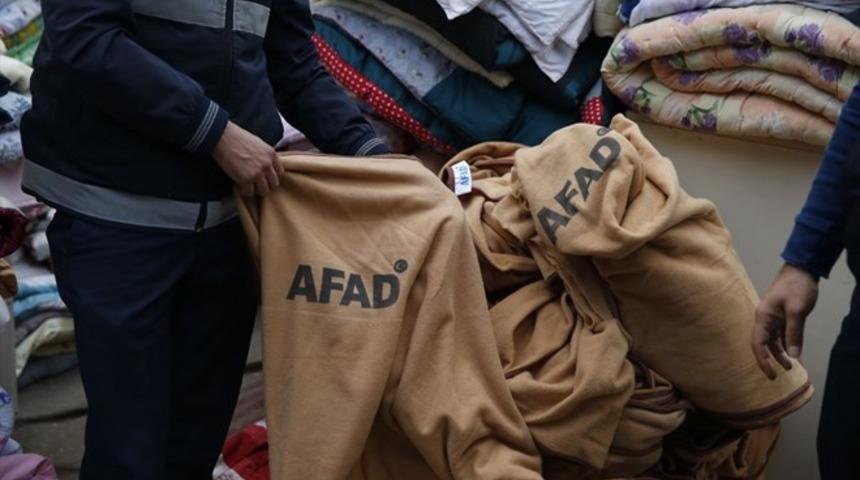Depremzedeler için getirilen battaniyeleri sattıkları belirlendi