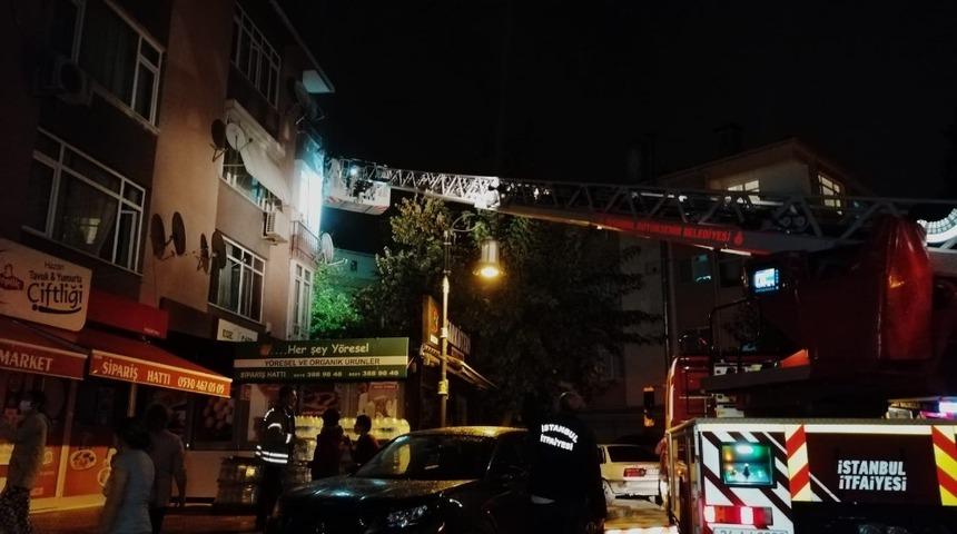 Maltepe’de 3 katlı binada korkutan yangın