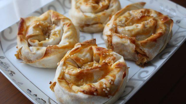 Peynirli Gül Böreği