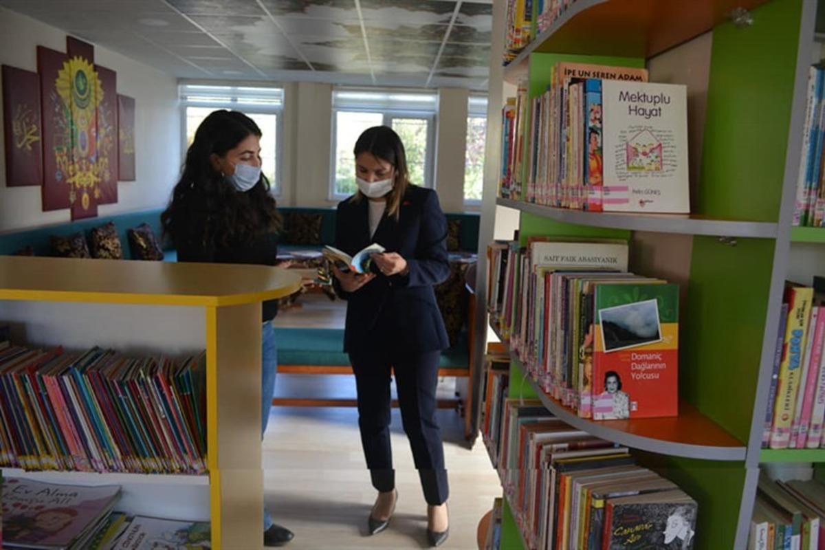 K&uuml;t&uuml;phane ve Halk Eğitim Merkezi M&uuml;d&uuml;rl&uuml;ğ&uuml;&rsquo;ne ziyaret