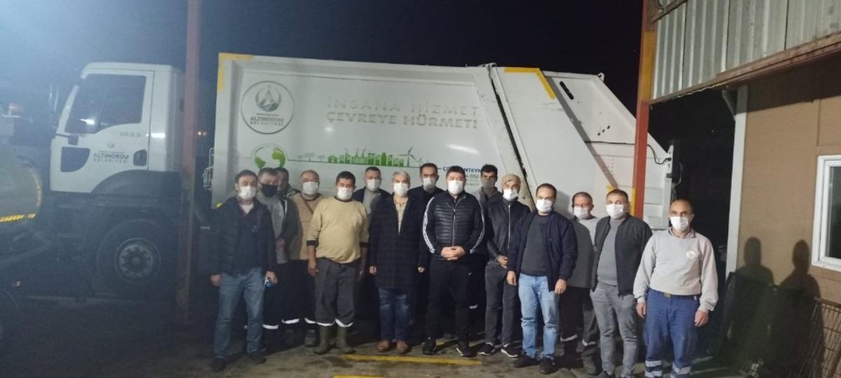 Başkan T&ouml;ren&rsquo;den temizlik iş&ccedil;ilerine gece ziyareti