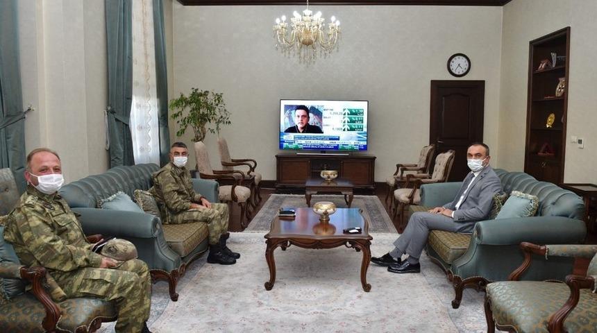 Komutanlardan Vali Soyt&uuml;rk&rsquo;e ziyaret