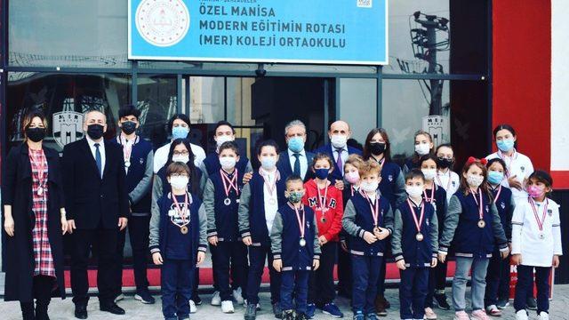 Yarışmada dereceye giren öğrenciler ödüllendirildi