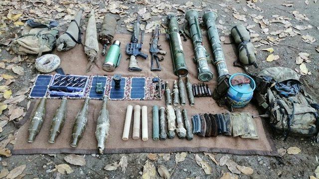 Hakkari’de PKK/KCK bölücü terör örgütüne ait çok sayıda mühimmat ve yaşam malzemesi ele geçirildi