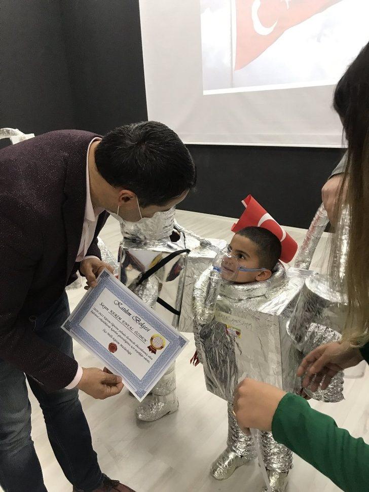 “Uzay Haftası Etkinlikleri” kapsamında düzenlenen yarışmanın kazananları ödüllerine kavuştu G4