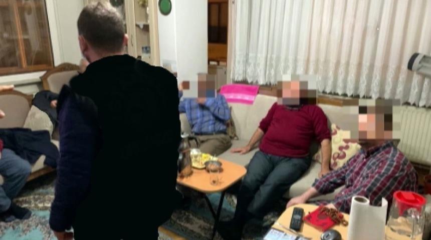 FET&Ouml;&rsquo;n&uuml;n Erzincan akademisyenler imamı gaybubet evinde "maklube" sofrasında yakalandı