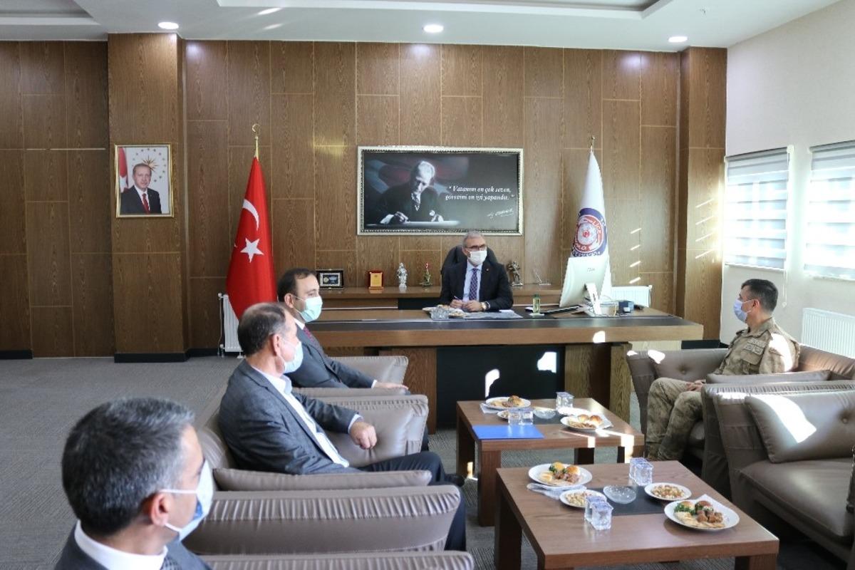 Vali Karaloğlu, il&ccedil;e değerlendirme toplantılarına Lice&rsquo;yle devam etti