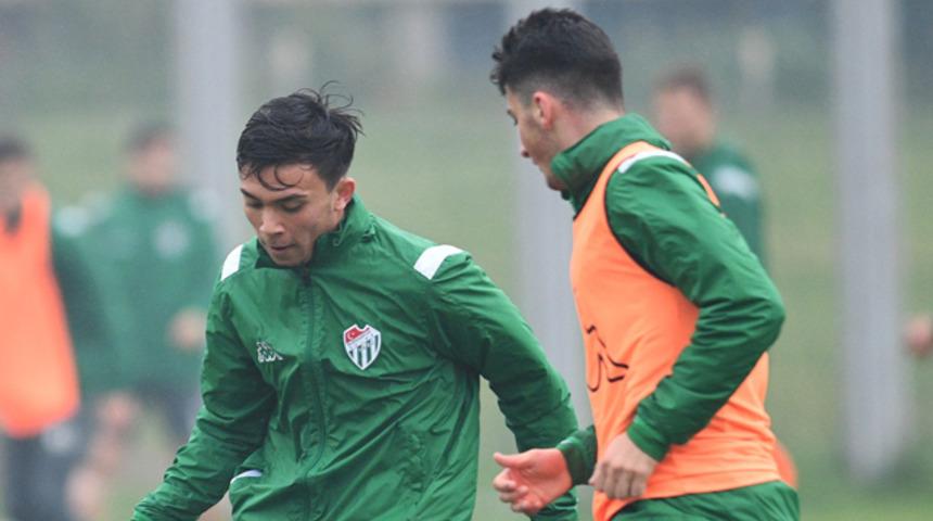 Bursaspor yağmur altında çalıştı