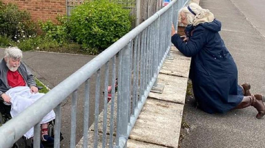 Yer: İngiltere! Koronavir&uuml;s, 52 yıllık &ccedil;ifti b&ouml;yle ayırdı