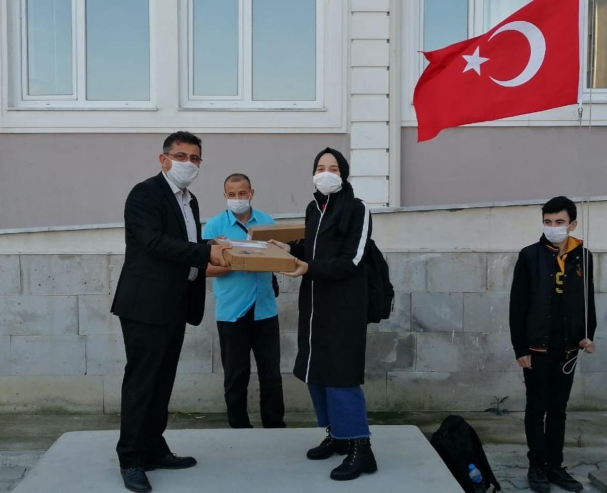 Sinoplu gen&ccedil; avukattan &ouml;rnek davranış