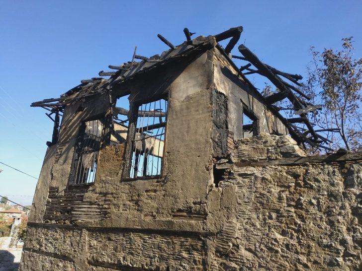 200 tarihten geriye enkaz kaldı G2