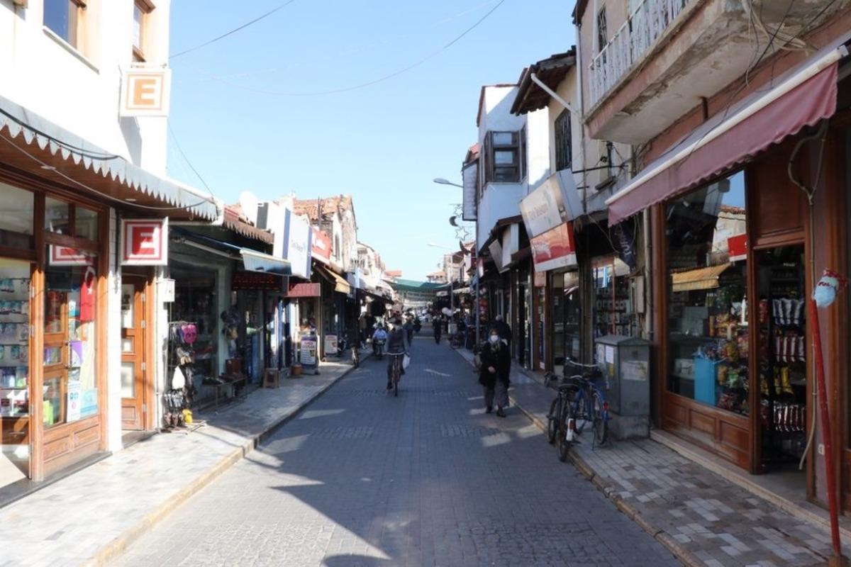 Yunusemre Caddesi&rsquo;nin g&uuml;zelliği b&uuml;y&uuml;kşehirle ortaya &ccedil;ıkacak