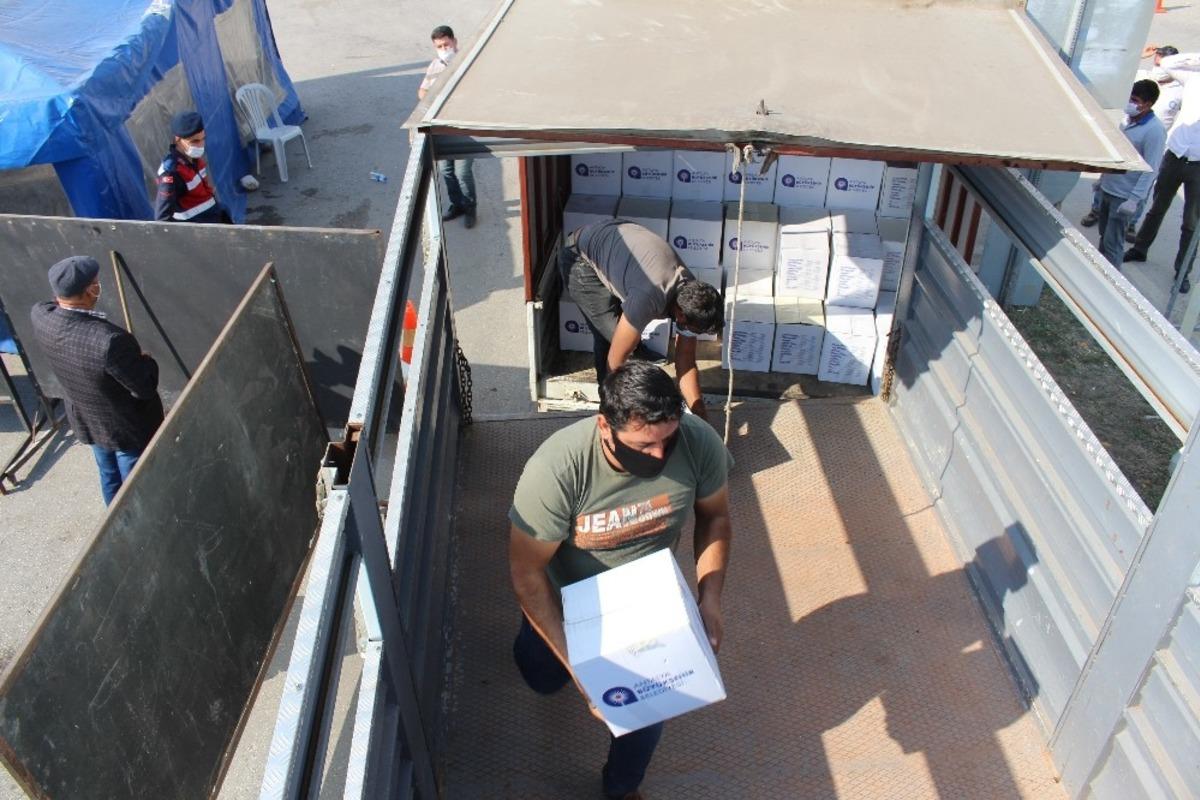 B&uuml;y&uuml;kşehir&rsquo;den karantinadaki  Finike Yuvalı&rsquo;ya gıda desteği