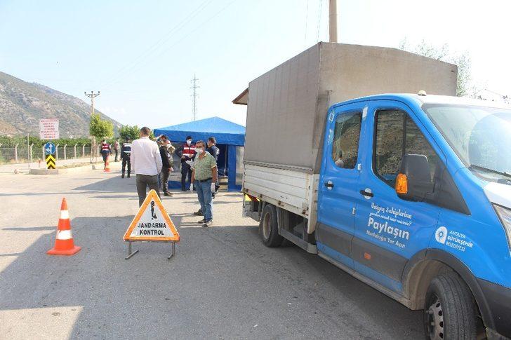 Büyükşehir’den karantinadaki  Finike Yuvalı’ya gıda desteği G4