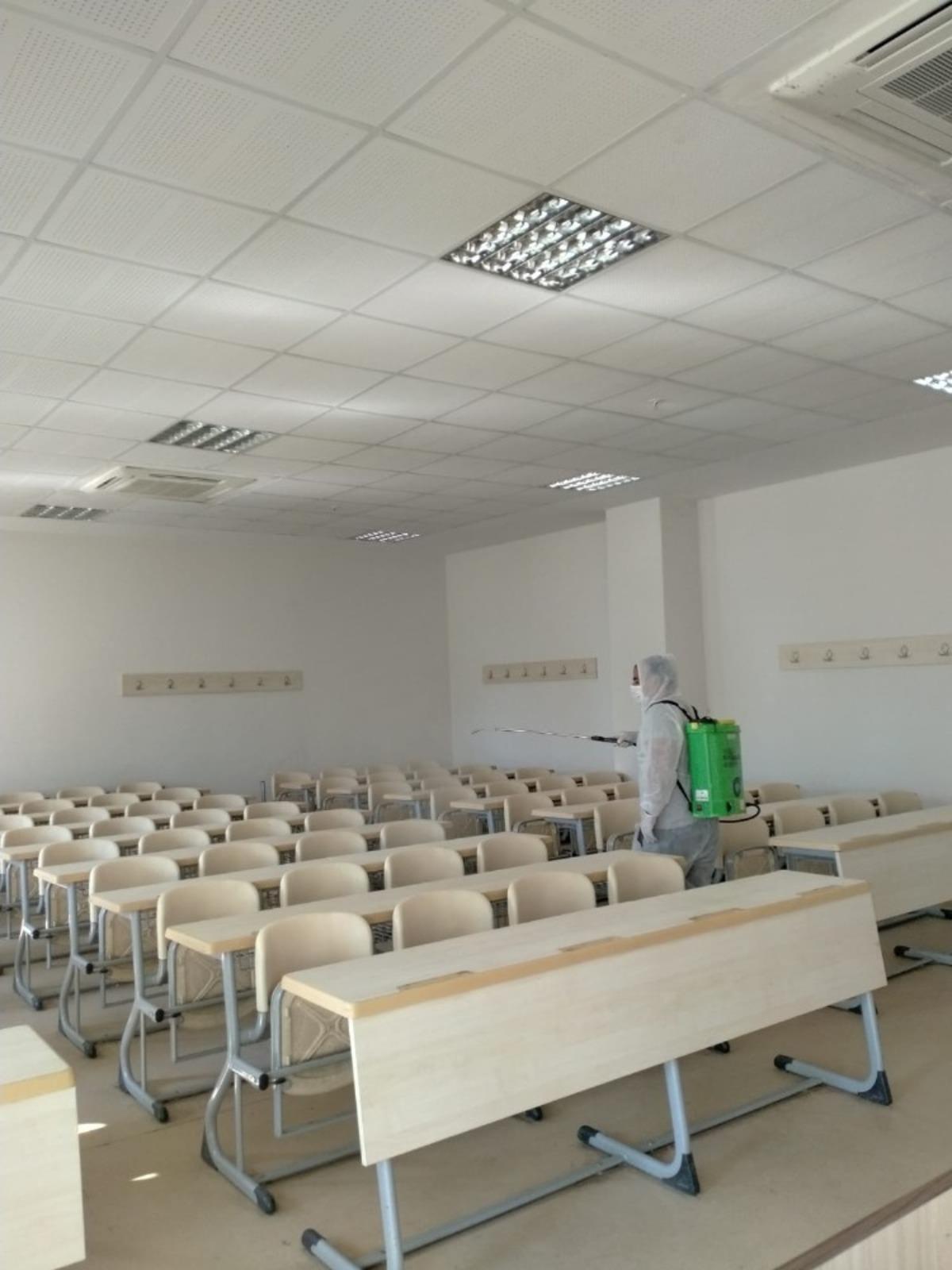 B&uuml;y&uuml;kşehir EKPSS &ouml;ncesi okulları dezenfekte etti